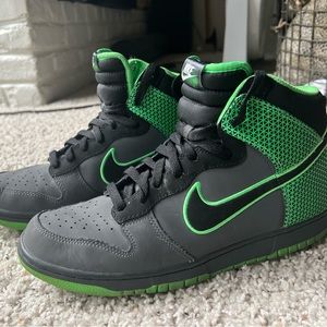 Mens high top black Nikes